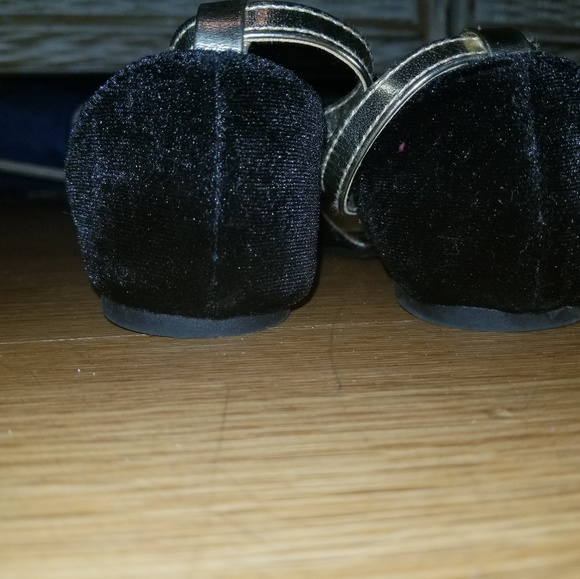 Flat shoes - Picture 2 of 3